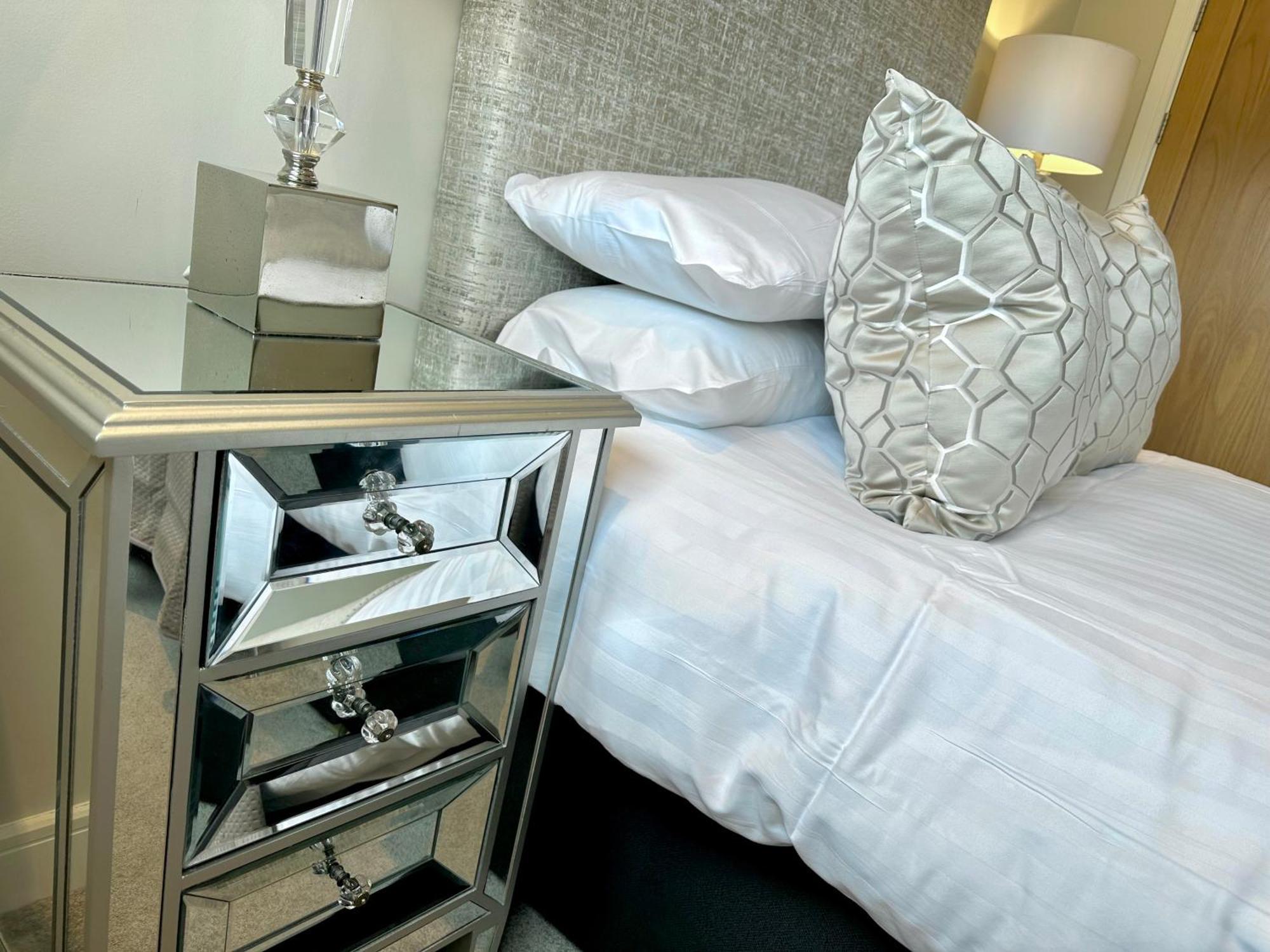 Superior Apartment In Cardiff City Centre Екстер'єр фото