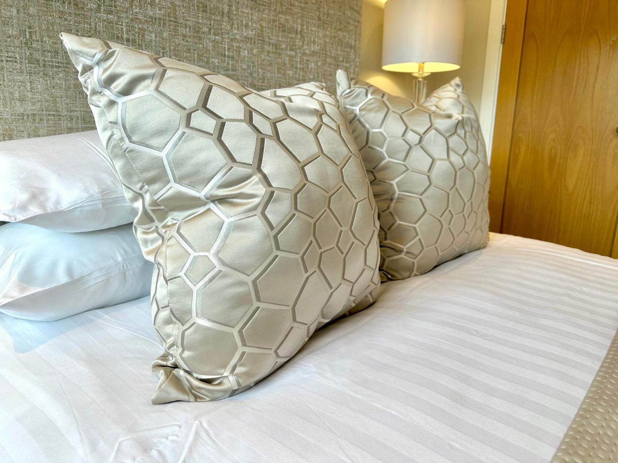 Superior Apartment In Cardiff City Centre Екстер'єр фото