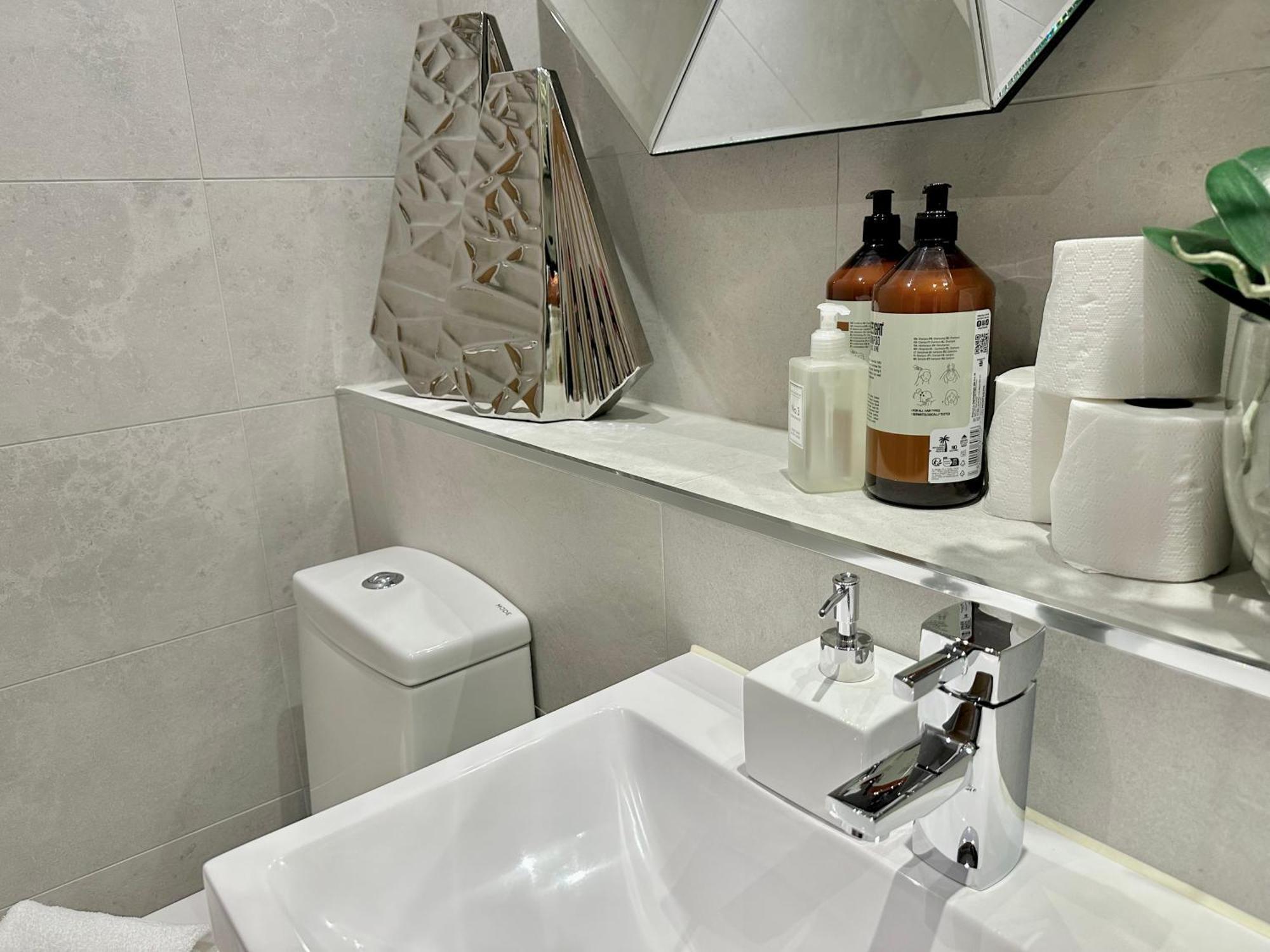 Superior Apartment In Cardiff City Centre Екстер'єр фото