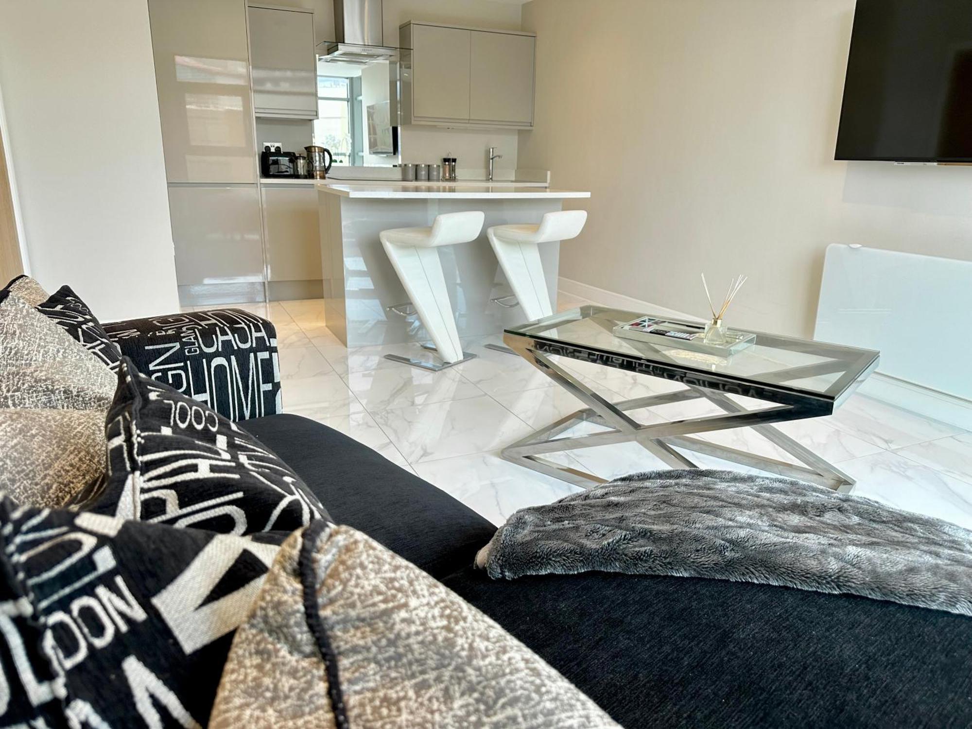 Superior Apartment In Cardiff City Centre Екстер'єр фото